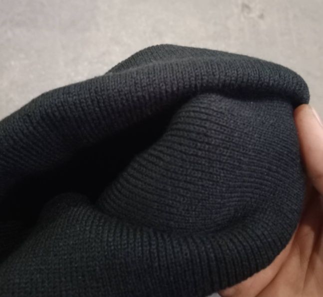 Шапки чёрные новые