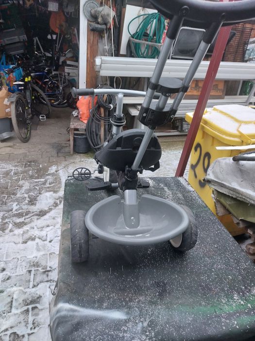 Vând tricicleta de copii