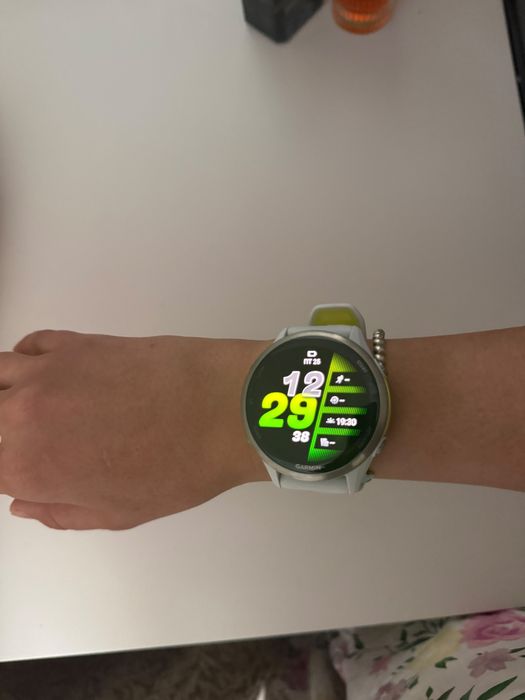 Смарт-часы Garmin Forerunner 570, 42 мм, новые