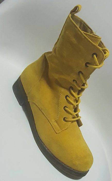 Ghete Galbe Un Plus De Stil  Cu Șireturi Și Fermoar