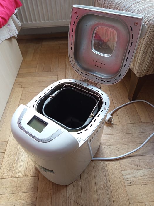 Пекарна / машина за хляб