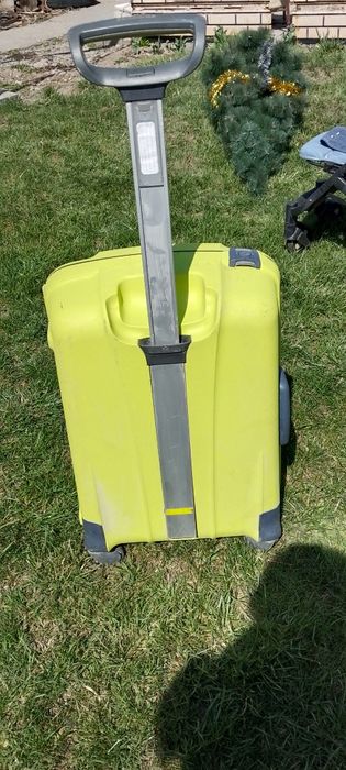 Чемодан продам бу