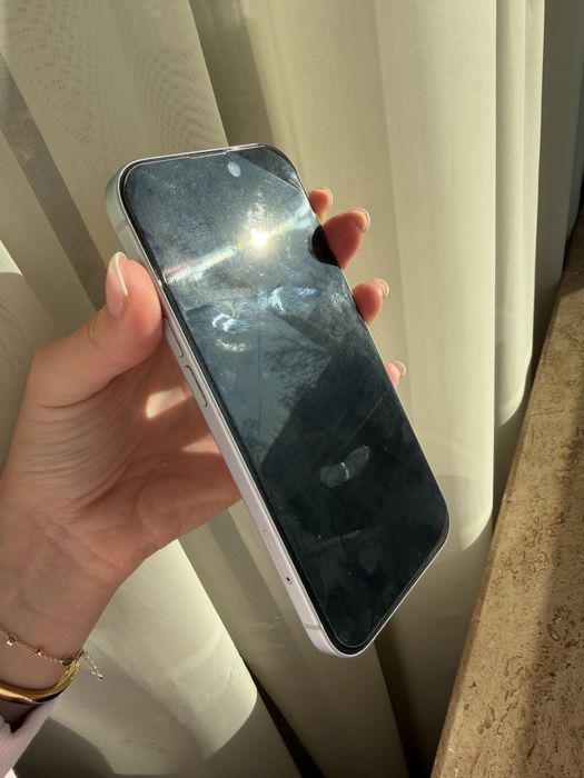 Продавам iphone 15