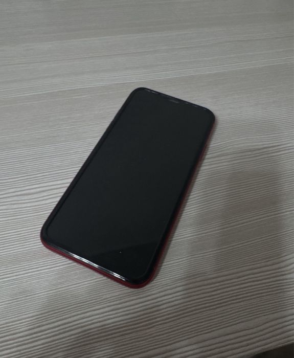 Айфон 11 красный