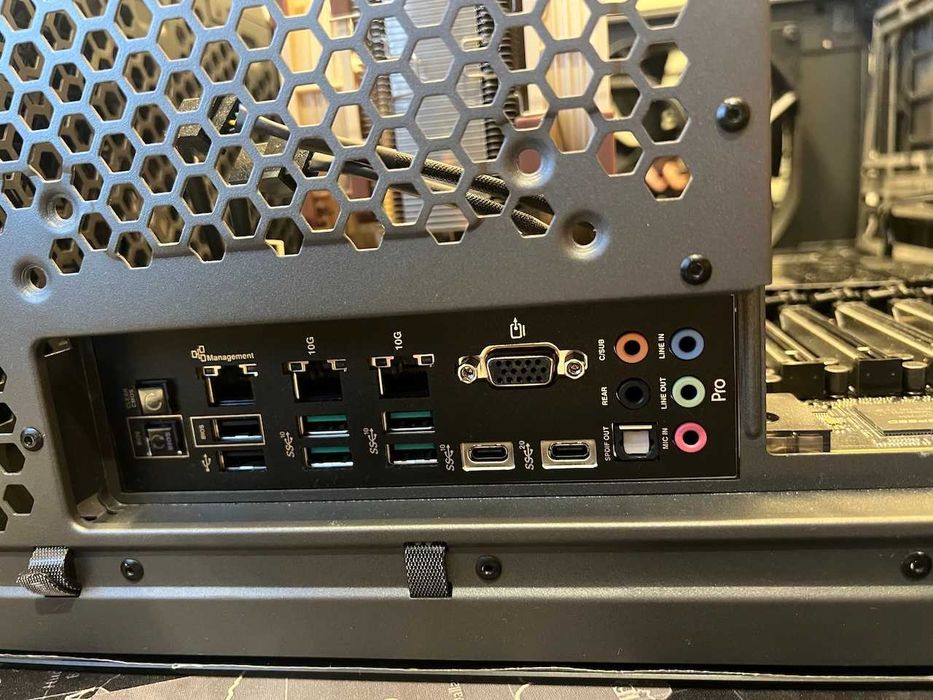 Workstation Intel Xeon w7-3465X 2500 4677 256 GB RAM,