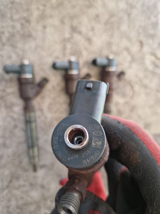 Injectoare Hyundai I30 1.6 crdi 2010 Cod 0445110256