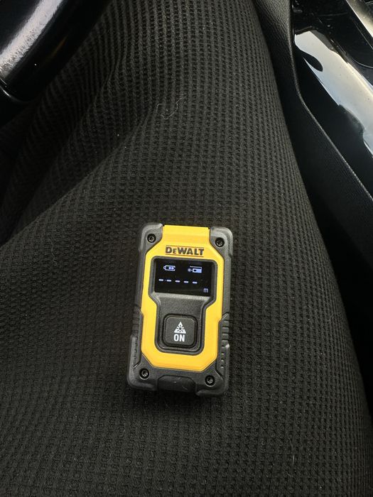 Laser masurat distanta exacta DeWalt
