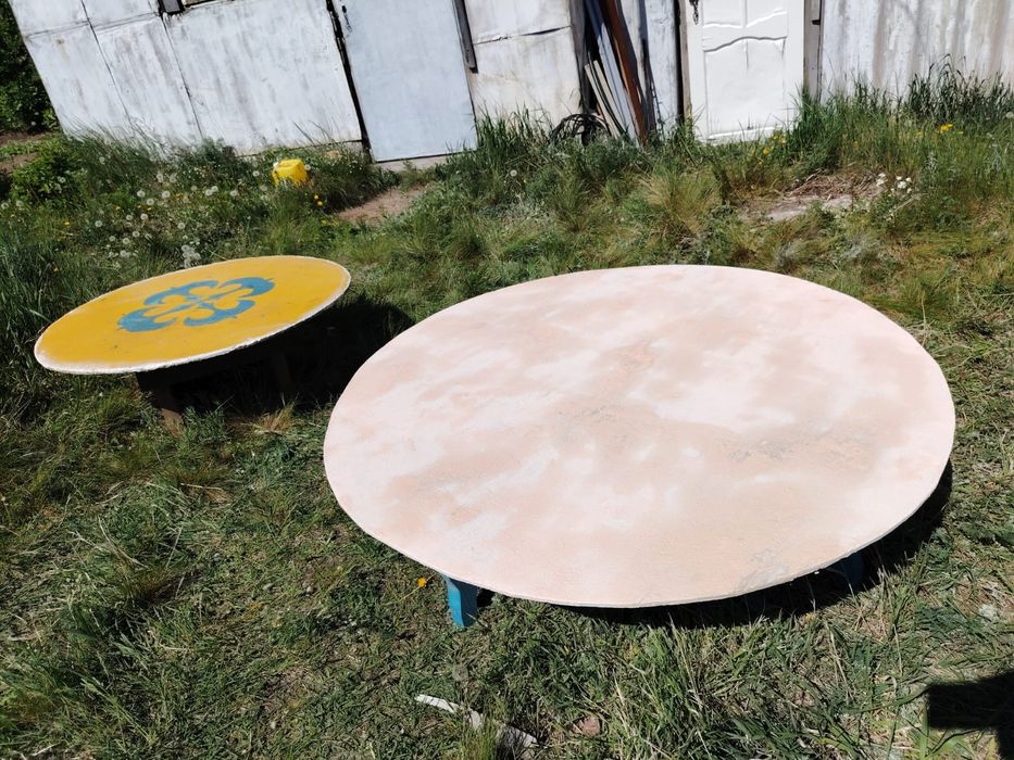 Продам 2 казахский стола