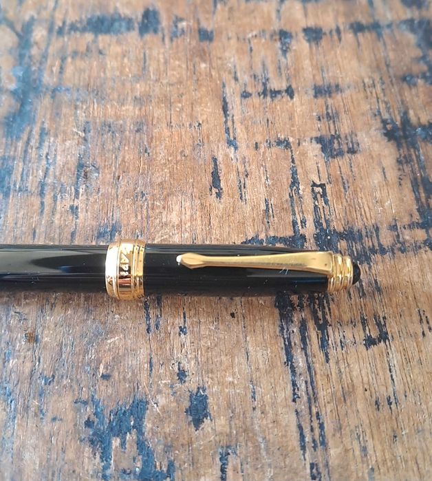 химикалка Сапи Sapi малка елегантна позлатена и черна Италия в кутия