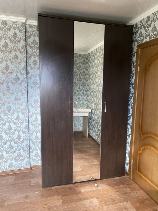 Продам срочно шкаф  вместительный