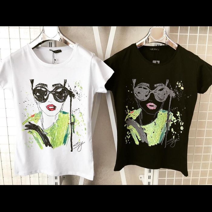 Женские футболки