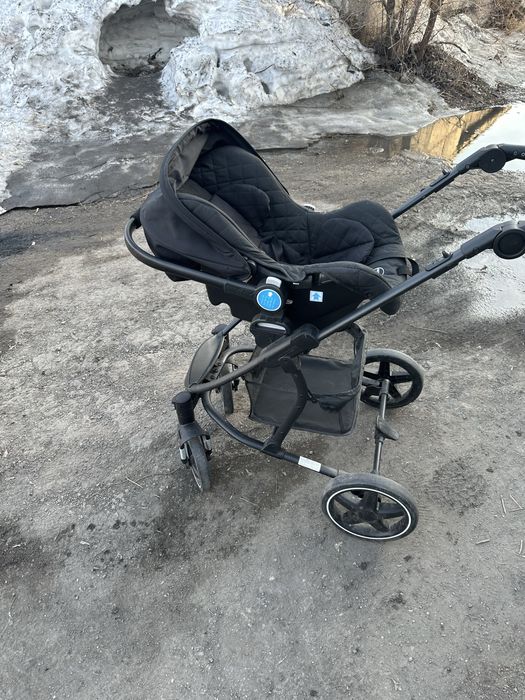 Продаю детскую коляску Tomix