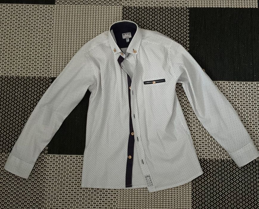 Set băiat 7–8 ani – cămașă elegantă + pantaloni scurți – stare foarte bună