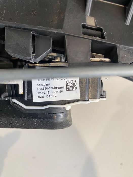 Broasca suport maner usa fata stanga VOLVO XC60 S60 V60 S90 XC40 XC90 V90 31349894 31416244