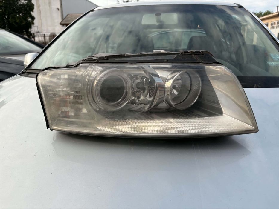 Оригинален десен Би-Ксенон фар за Audi A8 D3 (2002-2005)-оборудван | Hella 4E0907813