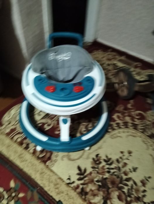 Коляска и ходунки и шезлонг