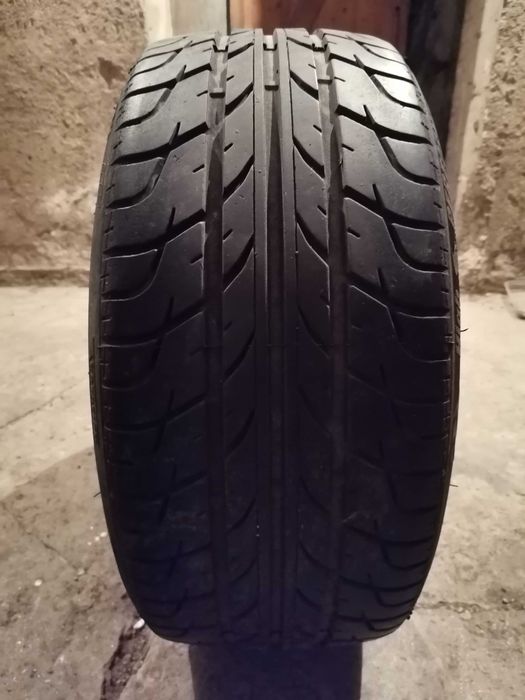Продавам 1 брой летна гума 225.40.18 дот 2019 Tigar