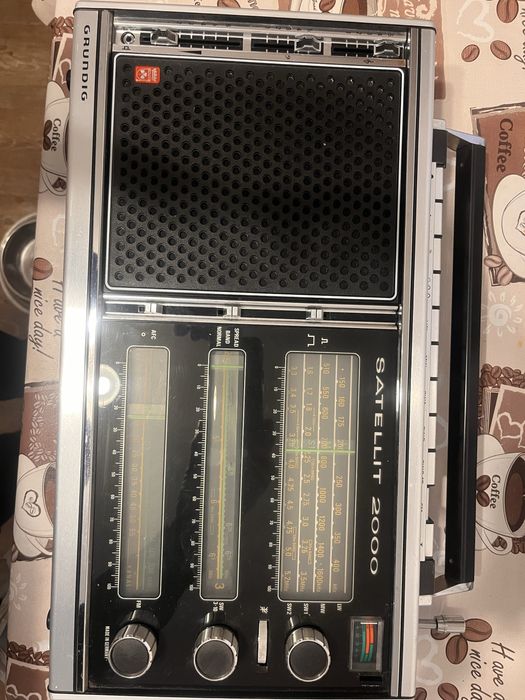Vand radio Grundig Satelitte 2000