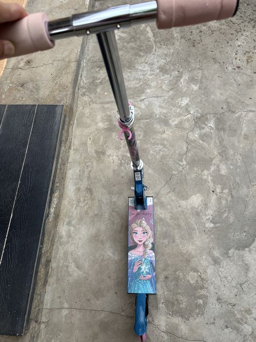 Trotinetă copii Frozen, reglabilă și pliabilă – 100lei