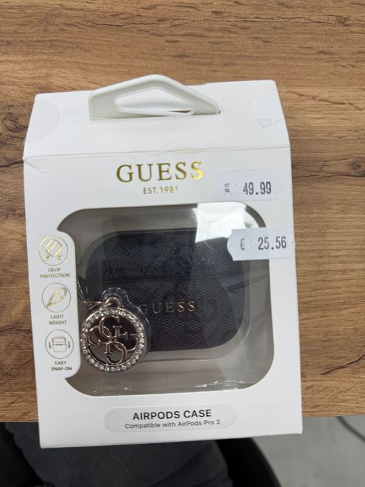 Калъф на Guess за слушалки AirPods Pro 2