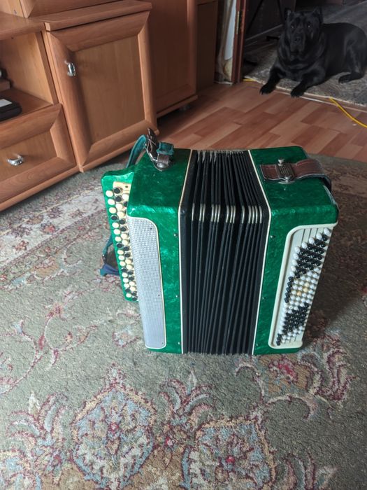 Продам баян. В хорошем состоянии.