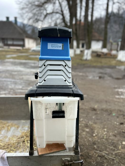 Vand tocator de crengi electric, marca GUDE.