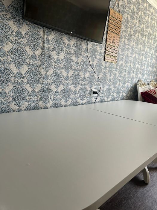 Стол для гостей