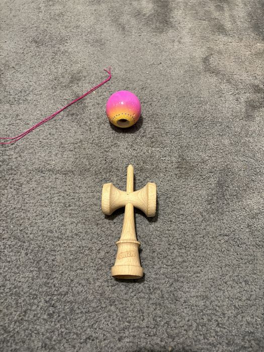 Kendama:Setup tama bisoi(Are grip.)+ken sweets