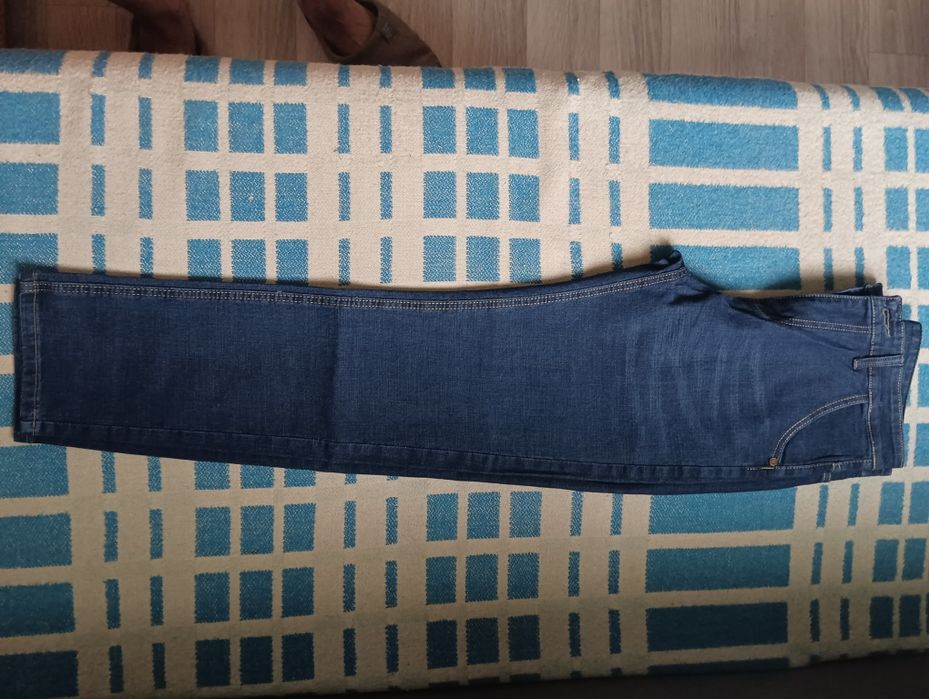 Джинсы подростковые размер 30.