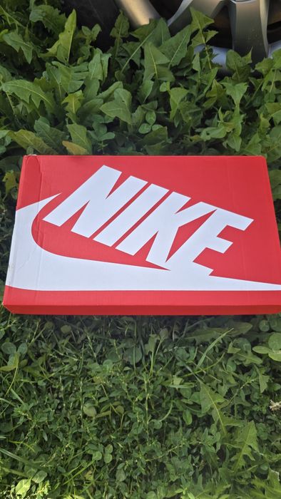 Vând Nike Shox pe culoarea neagra