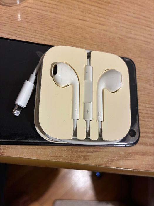 Casti cu fir iPhone