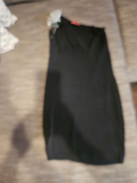 rochie scurta, cu accesoriu pe umar