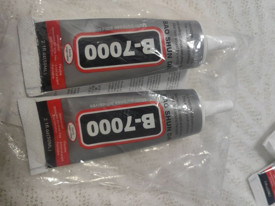 Adeziv universal B7000
