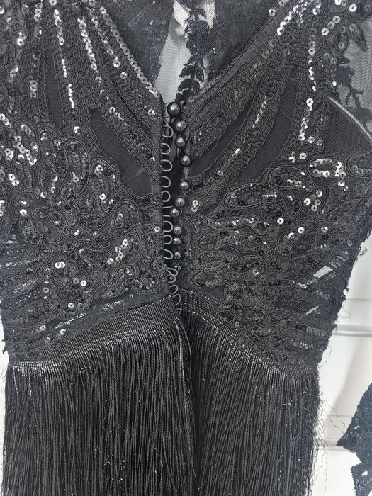 Рокля с дантела и ресни