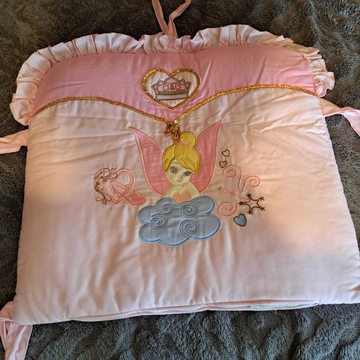 Продам кроватку для девочки