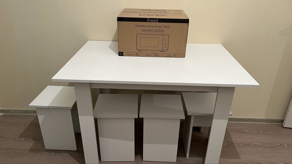 Стол. Табуретка орындық