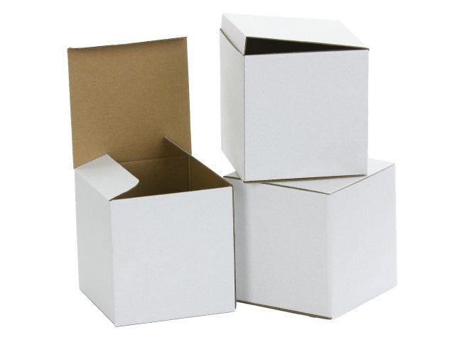 Белые картонные коробки для упаковки