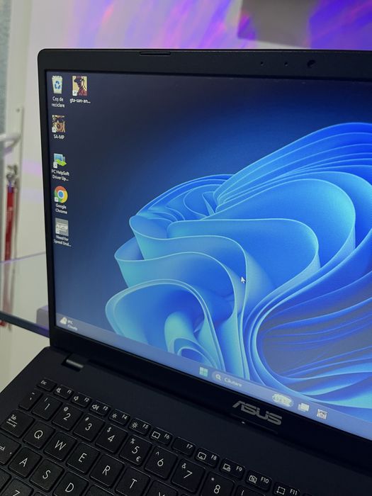 Vând laptop ASUS
