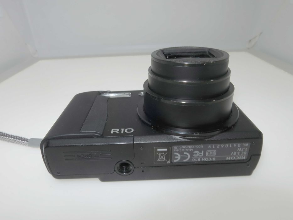 Ricoh R10 компактен цифров фотоапарат, дигитална камера с голям зум