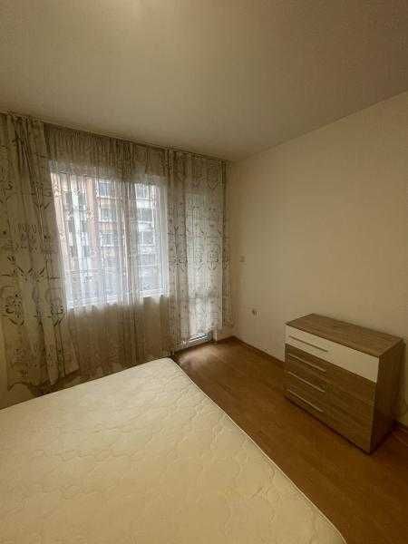 Топъл, светъл и просторен! Двустаен апартамент под наем в Центъра!