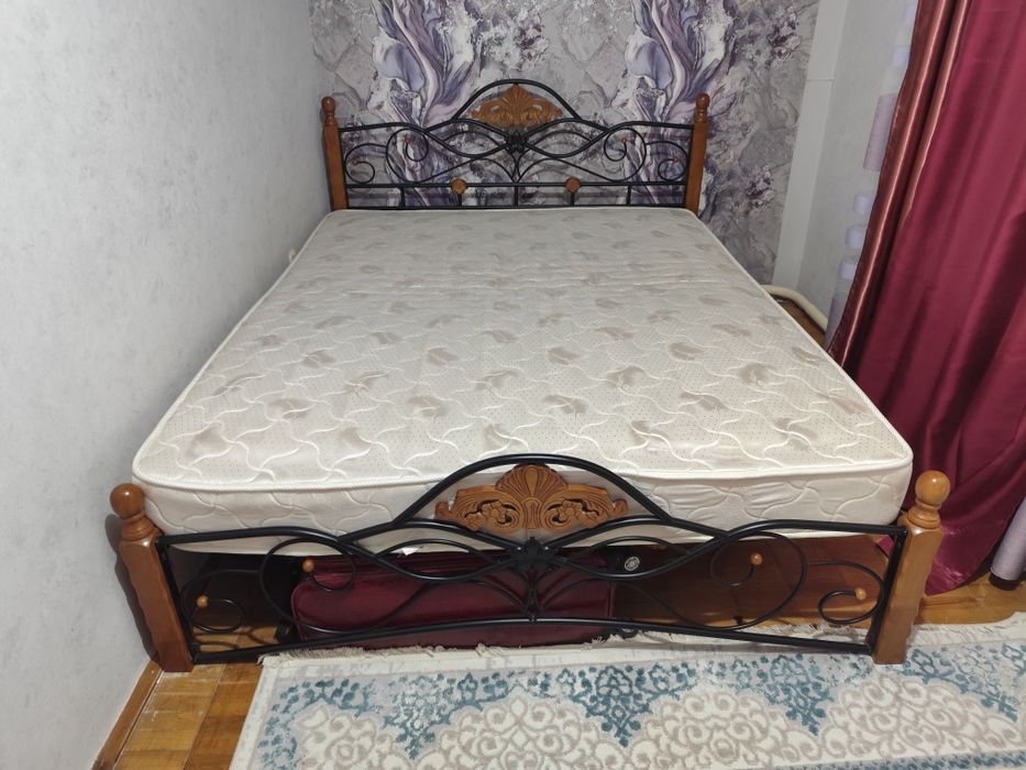 Двуспальная кровать