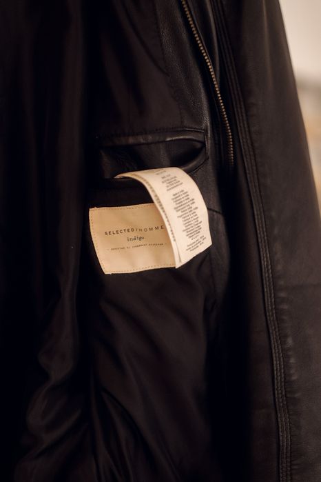 Продавам яке естествена агнешка кожа Selected Homme Indigo-XL-75EUR