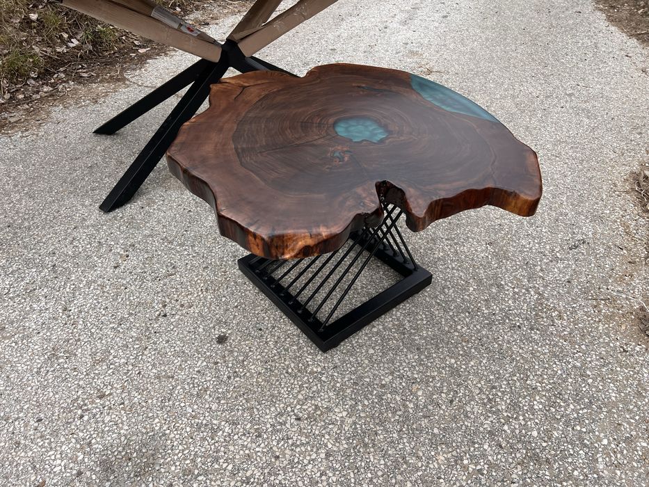 Налички холна и трапезна маса от орех и епоксидна смола