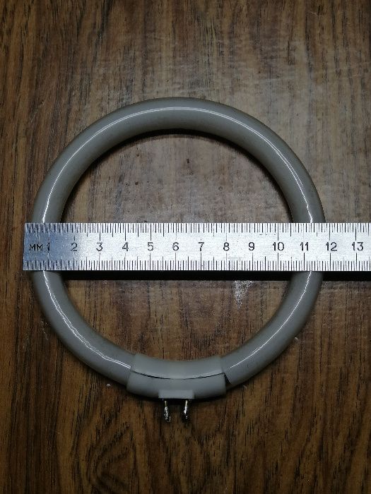 Лампа кольцевая люминесцентная