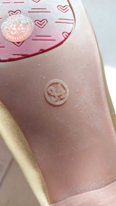 Туфли в золотом цвете