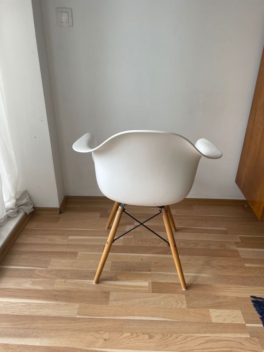 Работна маса/бюро Ikea Lisabo и стол Еames