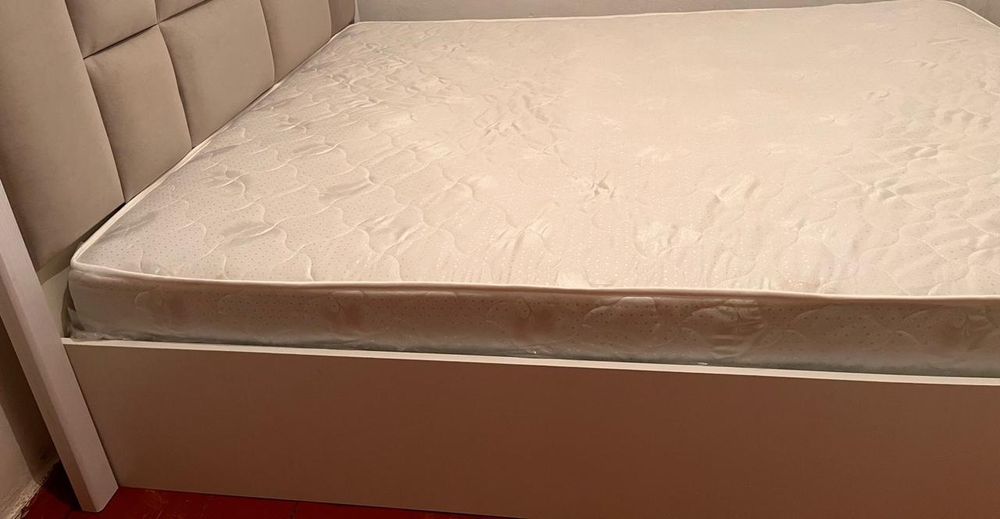 Продам спальный гарнитур