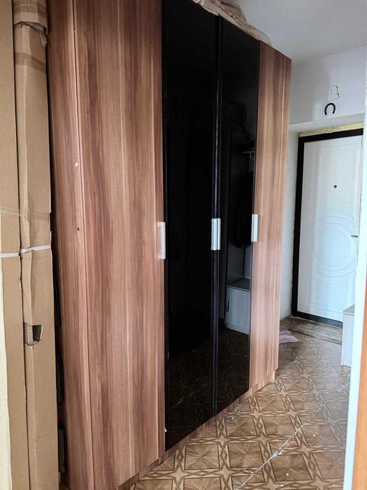 четырех створчатый шкаф