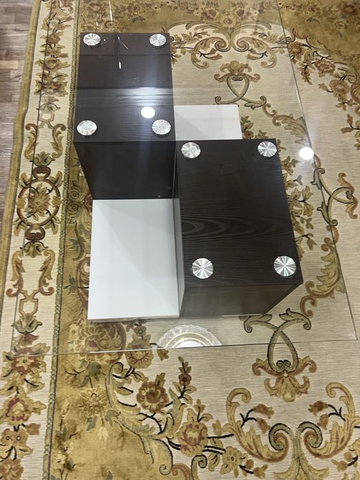 Продаётся журнальный  добротный столик