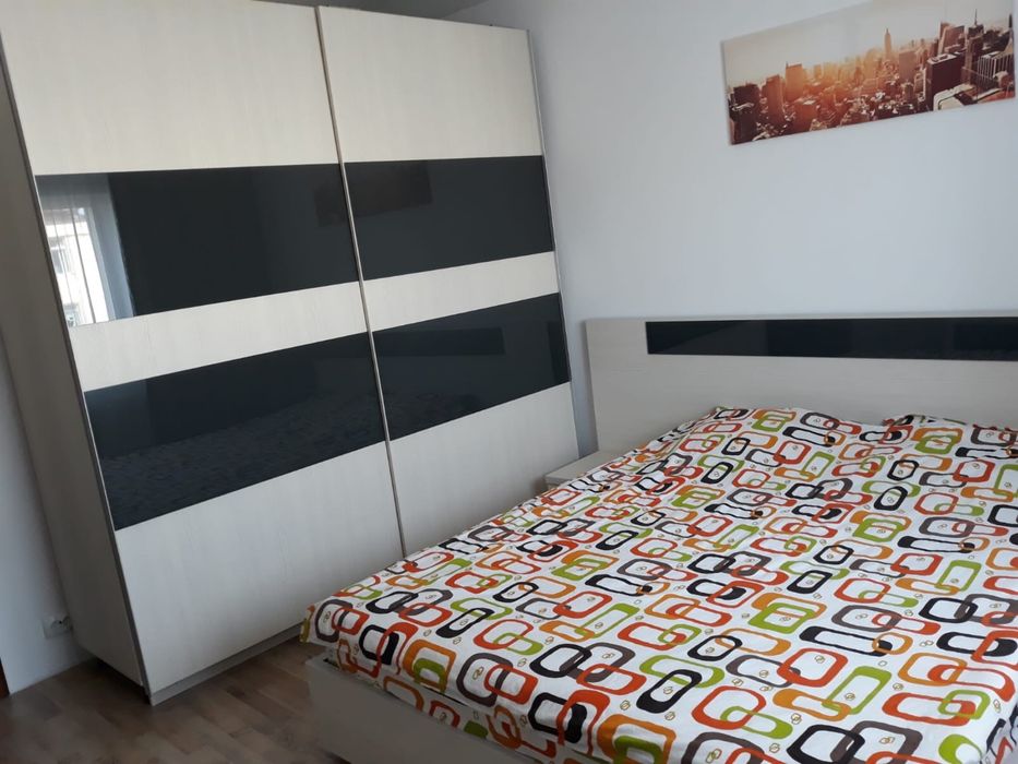 Inchiriez apartament 3 camere Dedeman etaj 4/4 FARA LIFT!!!